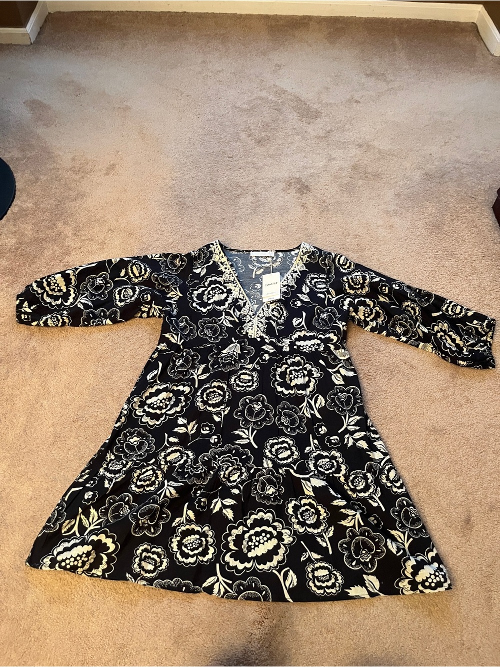 NWT Ming Black Floral V-Neck Dress 100% cotton size Medium